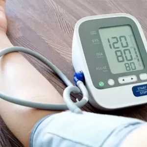 Ľudský krvný tlak 150 až 100: ako znížiť? Názov tlakových piluliek