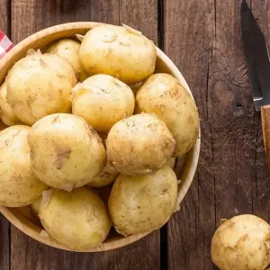 Varenie zemiakov v gréčtine: zložky a krok za krokom recept
