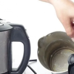 Ako čistiť rýchlovarnú kanvicu z rozsahu: metódy, prostriedky, pokyny