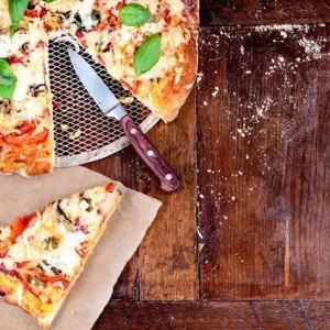Ako jesť pizzu podľa etikety: odporúčania a tipy