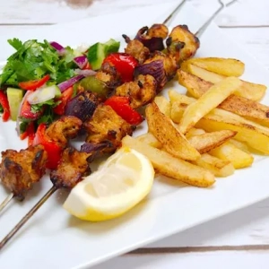 Ako variť kebab v rúre na špíz: prísady, recepty s fotografiami