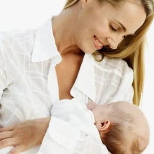 Je možné dojčiť počas menštruácie: fyzické zotavenie ženy, normalizácia hormonálneho pozadia a laktácie